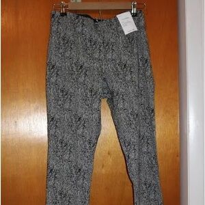 Brand New Calvin Klein Ankle length Pants 🖤🤍